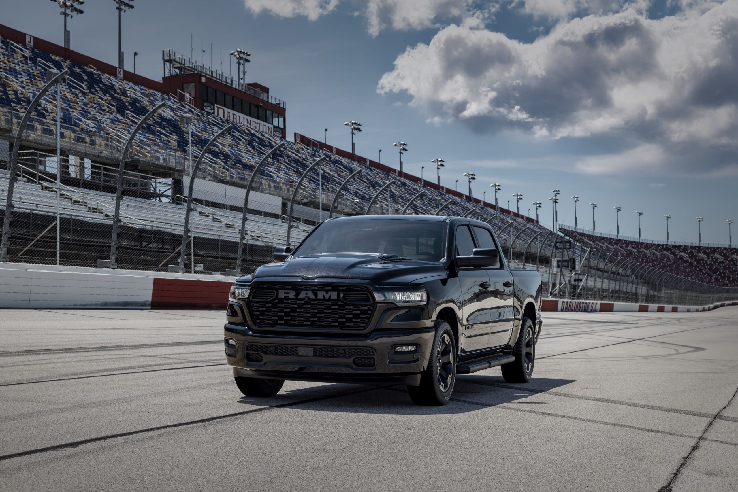Legendary HEMI V8 Returns To 2026 Ram 1500 Autoblog Legendary HEMI V8 Returns To 2026 Ram 1500 Autoblog